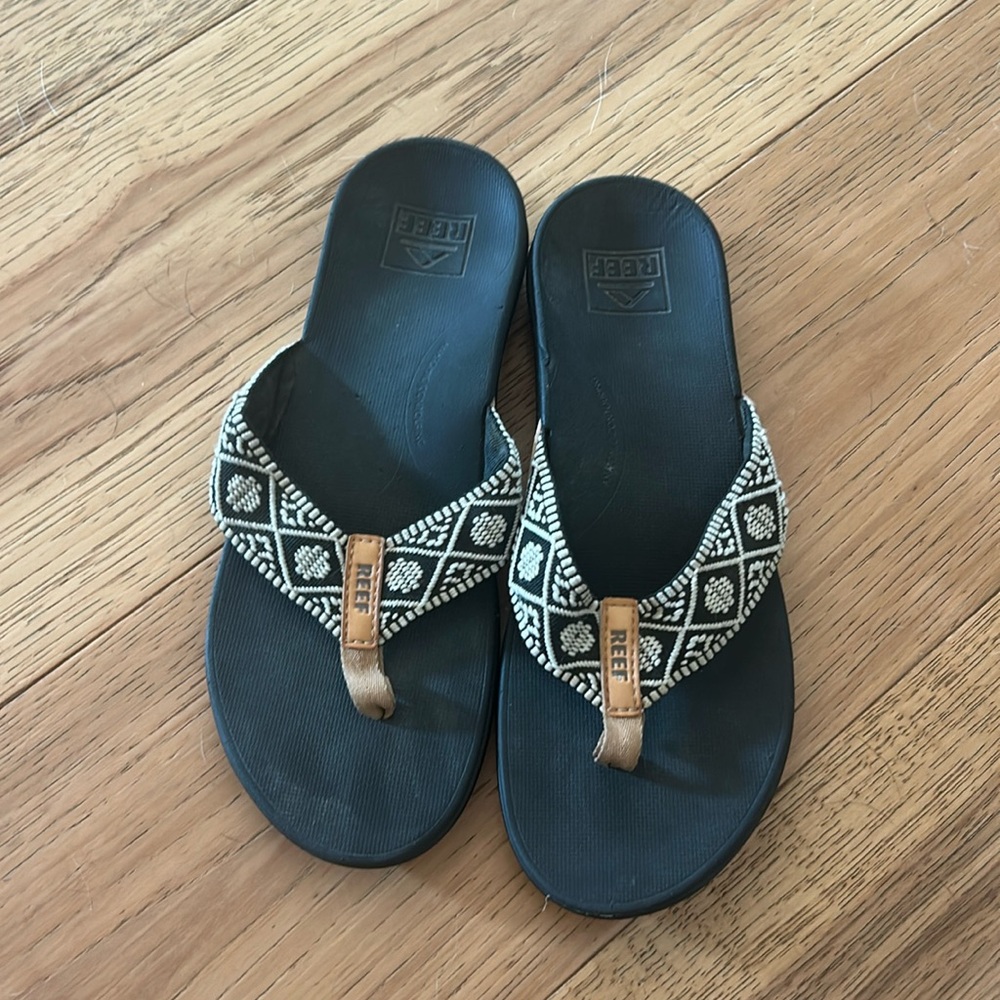 Reef Thong Flip Flop Aztec Print Sandals Size 9